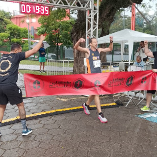 Corrida da igreja da cidade